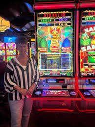 Casino trực tuyến với hàng trăm trò chơi slot và table games